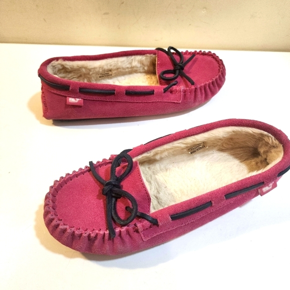 VINEYARD VINES Pink Sued Leather Faux Fur Linning Slippers size 6M - Picture 1 of 11